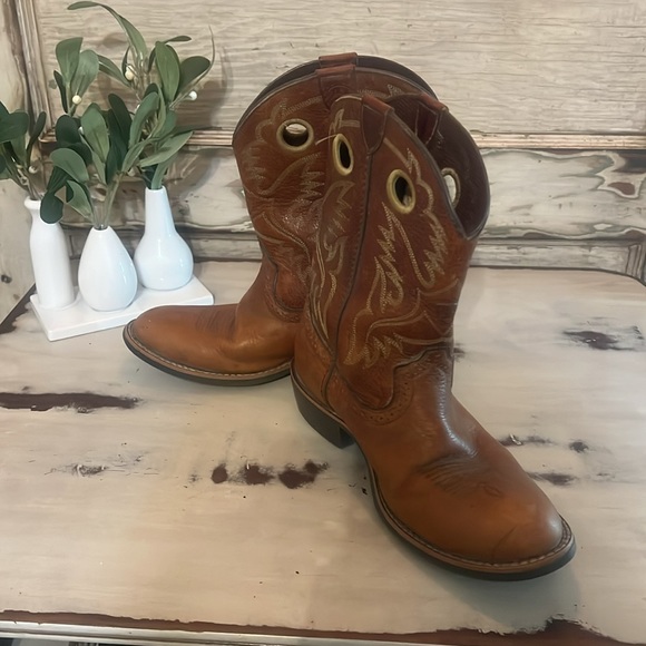Ariat Boots 🥾 U.S. 4 - Picture 11 of 13